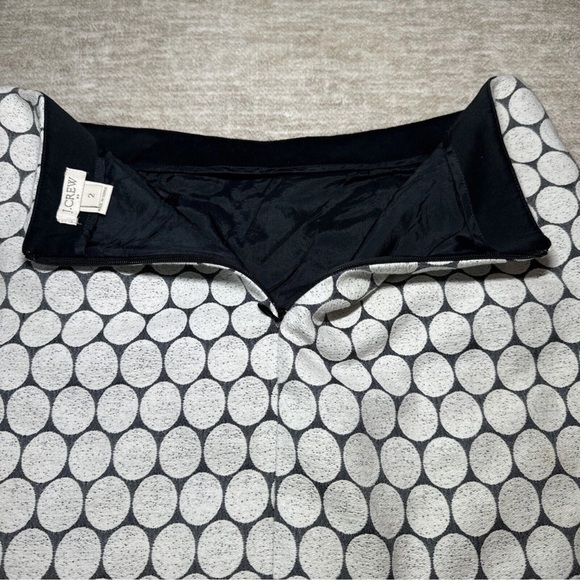 J Crew Size 2 Jacquard Geometric Design Skirt Back Zip Pockets White Gray EUC - Picture 5 of 8